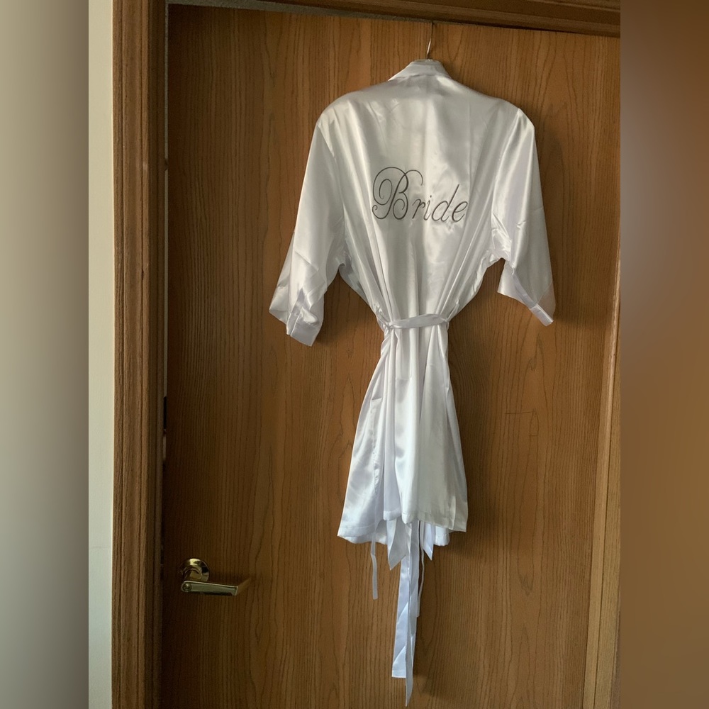 “Bride“ Robe- White Satin David's Bridal S/M